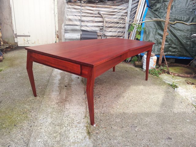 Tafel door Frida van der Poel