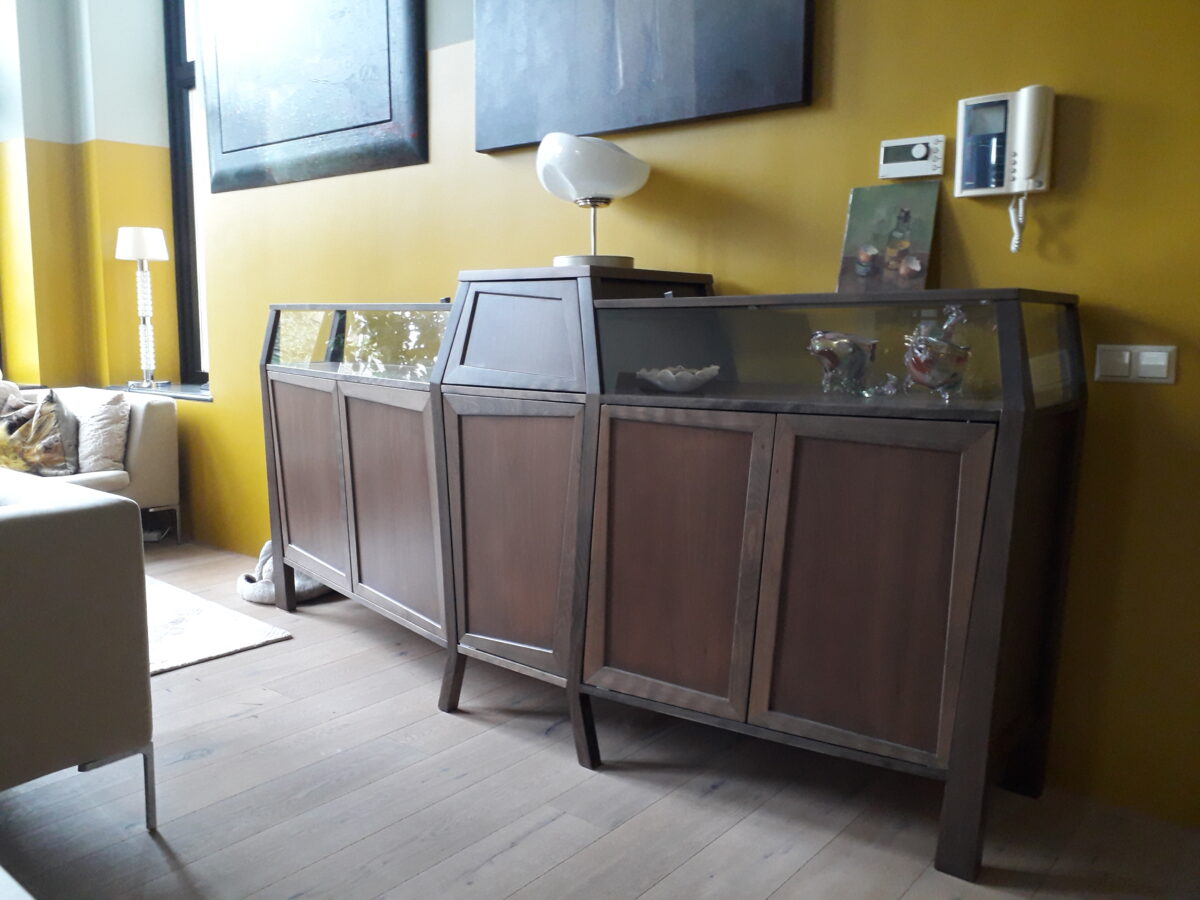 Display cabinet ‘BATMAN’