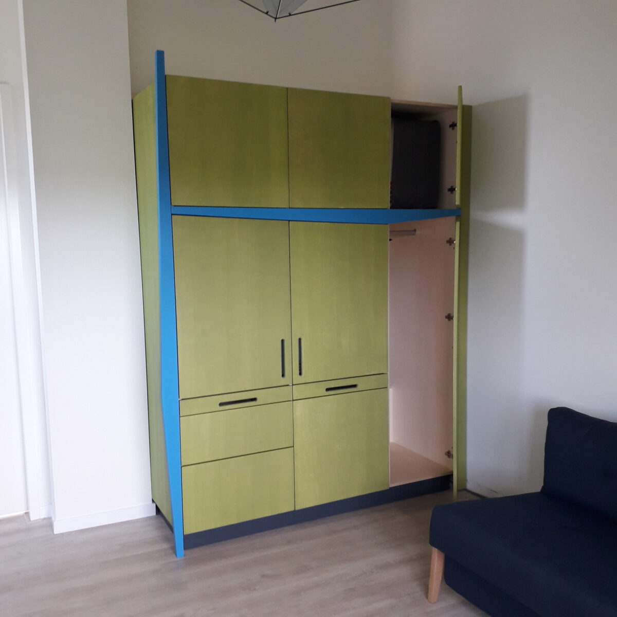Spacious washing machine cabinet in green and blue
